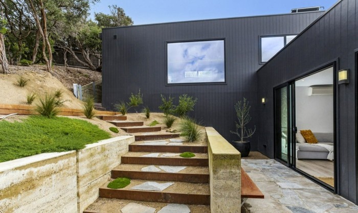 3-of-the-best-modular-homes-built-on-a-slope